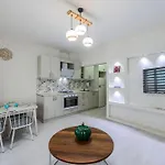 Palas Apartments 4*